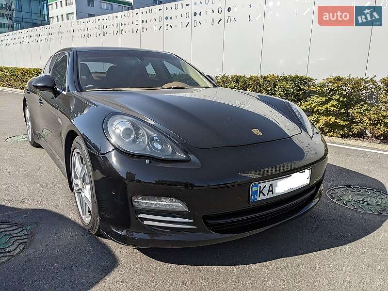 Фастбек Porsche Panamera 2011 в Києві