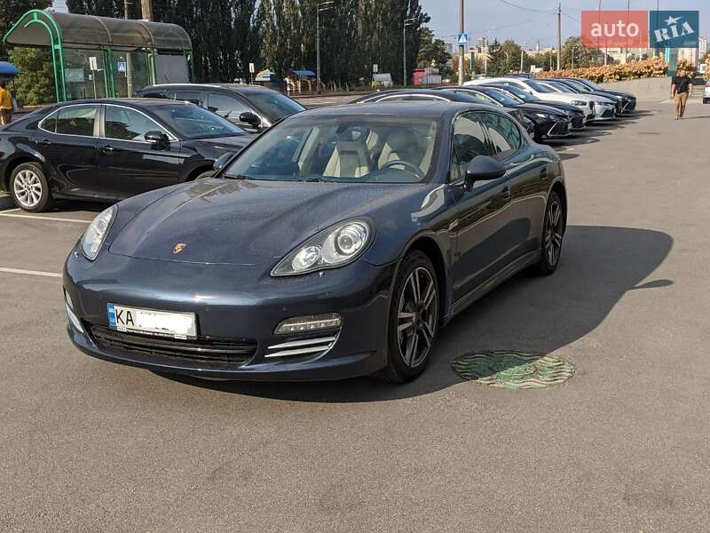 Фастбек Porsche Panamera 2010 в Києві