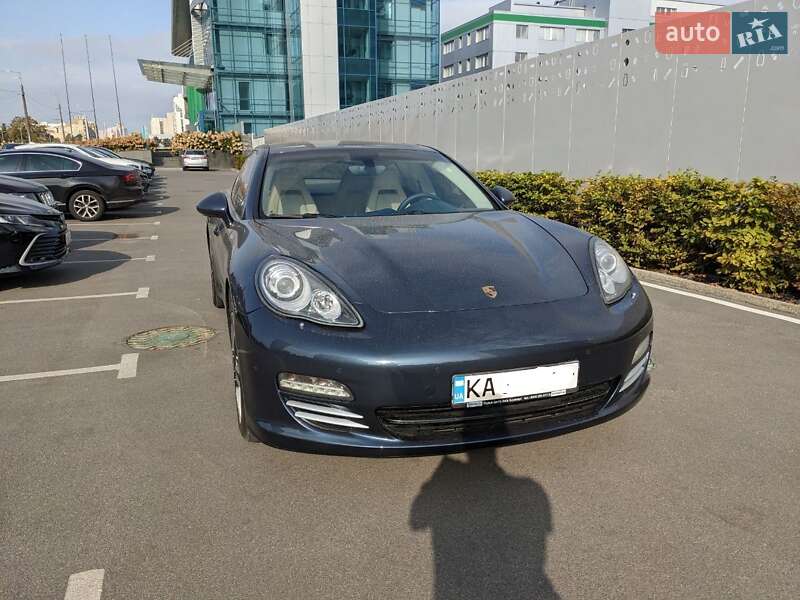 Фастбек Porsche Panamera 2010 в Києві