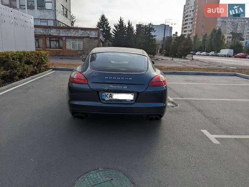 Фастбек Porsche Panamera 2010 в Києві