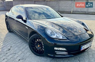 Фастбэк Porsche Panamera 2011 в Мукачево