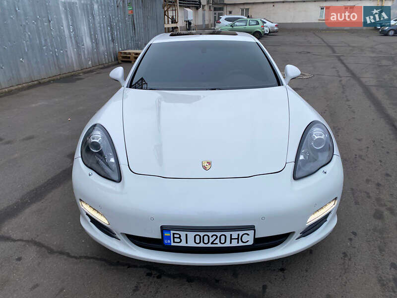 Фастбек Porsche Panamera 2010 в Кривому Розі