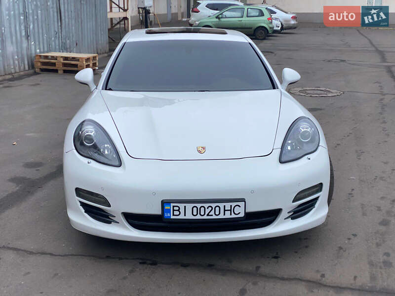 Фастбек Porsche Panamera 2010 в Кривому Розі