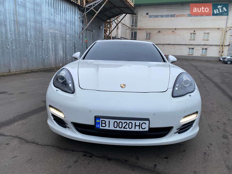 Фастбек Porsche Panamera 2010 в Кривому Розі