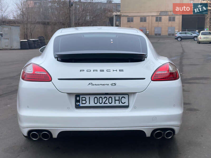 Фастбек Porsche Panamera 2010 в Кривому Розі
