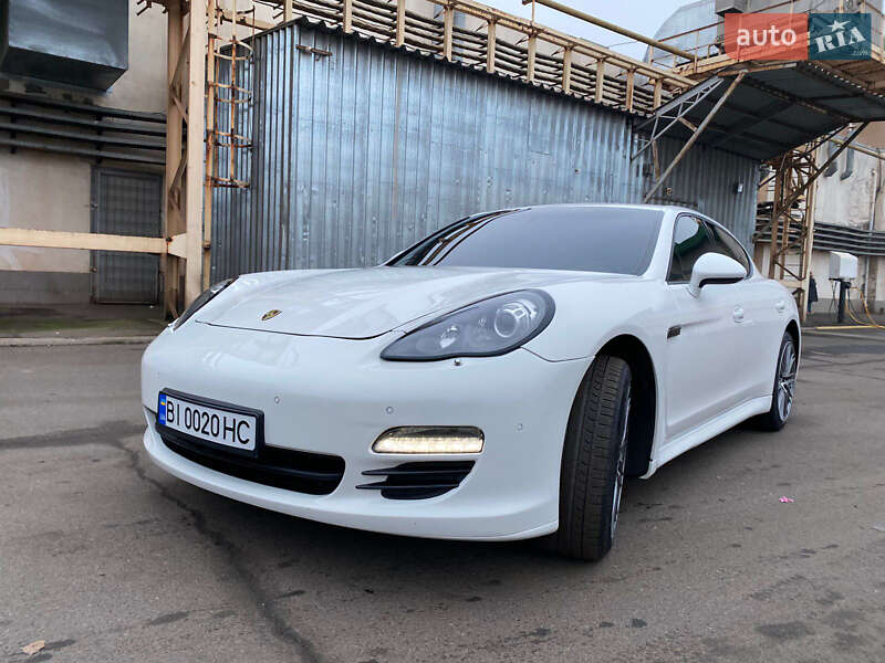 Фастбек Porsche Panamera 2010 в Кривому Розі