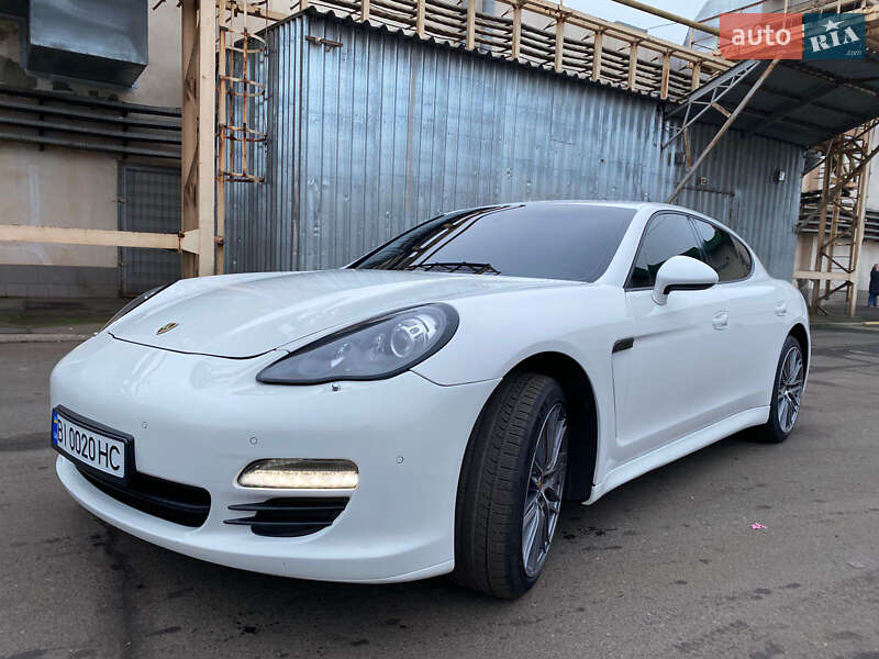 Фастбек Porsche Panamera 2010 в Кривому Розі