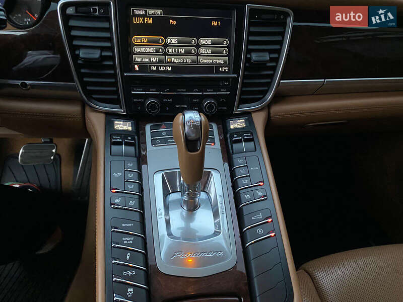 Фастбек Porsche Panamera 2010 в Кривому Розі