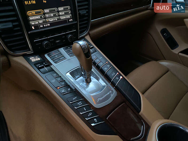 Фастбек Porsche Panamera 2010 в Кривому Розі