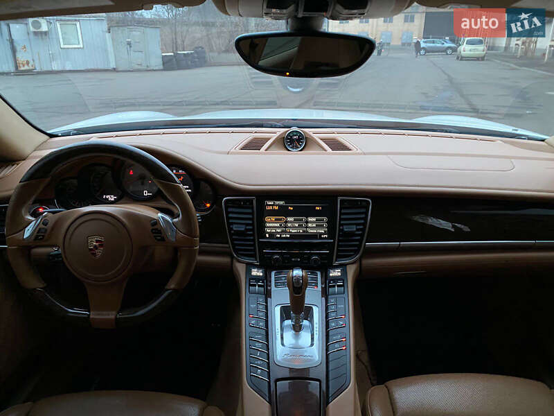 Фастбек Porsche Panamera 2010 в Кривому Розі