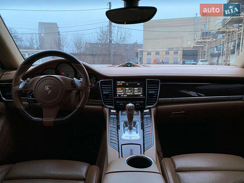 Фастбек Porsche Panamera 2010 в Кривому Розі