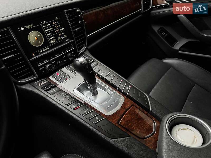 Фастбек Porsche Panamera 2012 в Києві фото 23 Фастбек Porsche Panamera 2012 в Києві