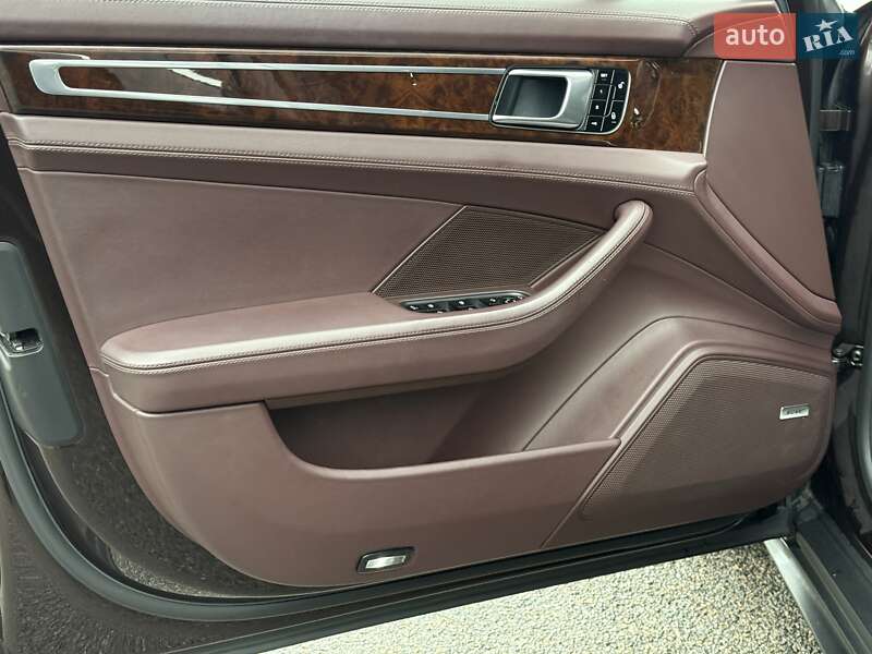 Фастбек Porsche Panamera 2017 в Дніпрі фото 16 Фастбек Porsche Panamera 2017 в Дніпрі