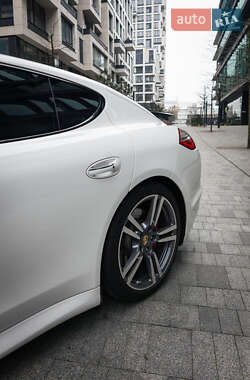 Фастбек Porsche Panamera 2011 в Києві