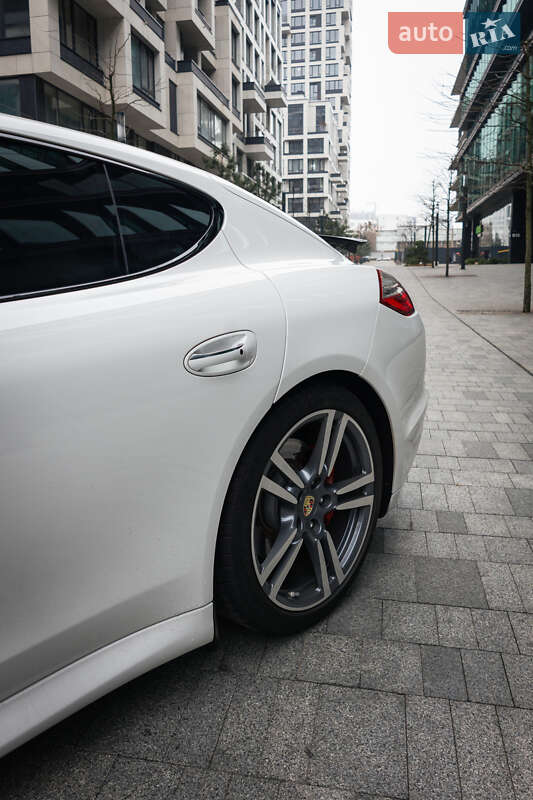 Фастбек Porsche Panamera 2011 в Києві