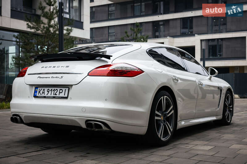 Фастбек Porsche Panamera 2011 в Києві