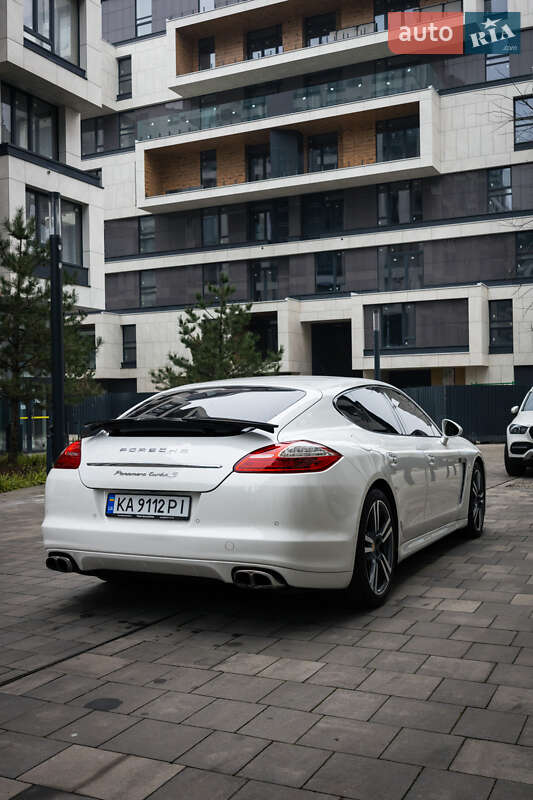 Фастбек Porsche Panamera 2011 в Києві