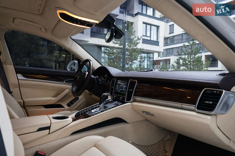 Фастбек Porsche Panamera 2011 в Києві