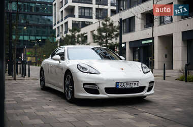 Фастбек Porsche Panamera 2011 в Києві