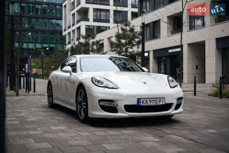 Фастбек Porsche Panamera 2011 в Києві