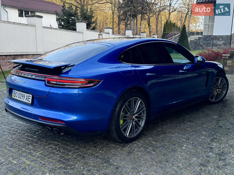 Фастбек Porsche Panamera 2018 в Тернополі