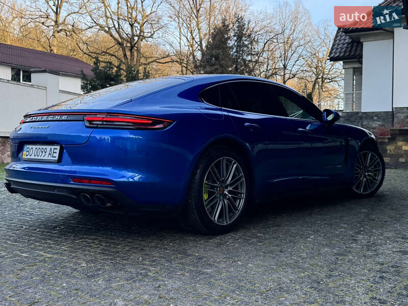 Фастбек Porsche Panamera 2018 в Тернополі