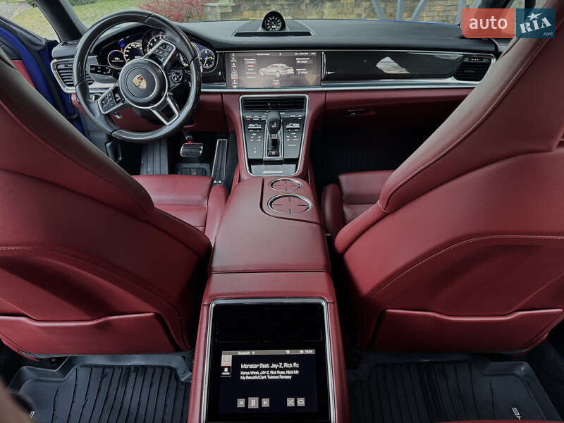Фастбек Porsche Panamera 2018 в Тернополі