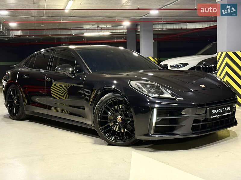 Фастбэк Porsche Panamera 2023 в Киеве