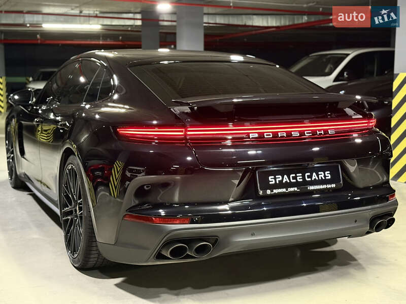 Фастбэк Porsche Panamera 2023 в Киеве