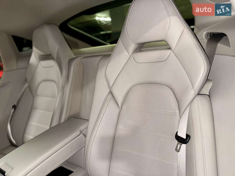 Фастбэк Porsche Panamera 2023 в Киеве