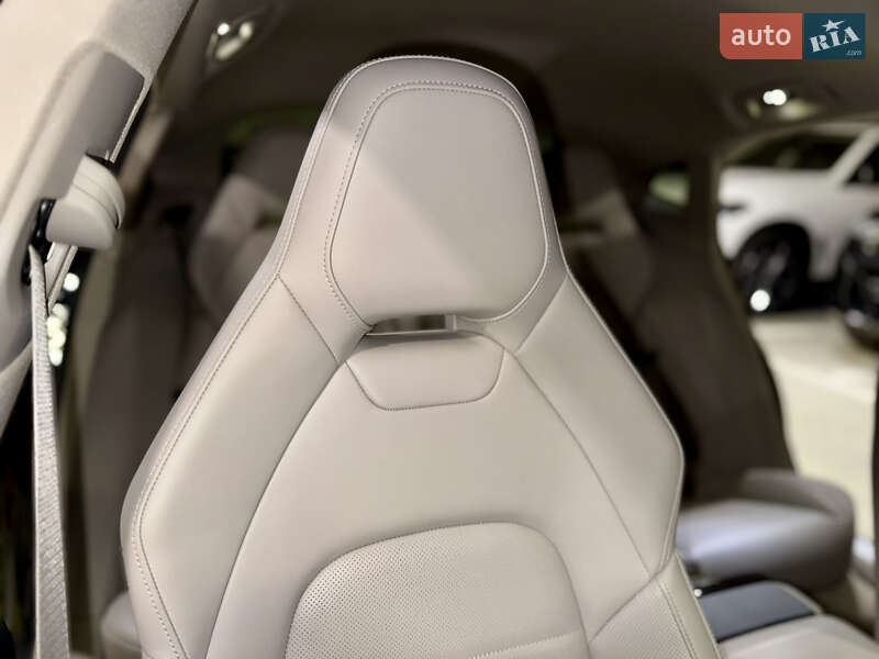 Фастбэк Porsche Panamera 2023 в Киеве