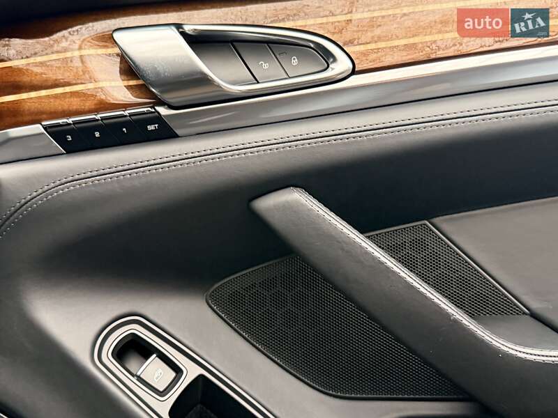 Фастбек Porsche Panamera 2016 в Києві