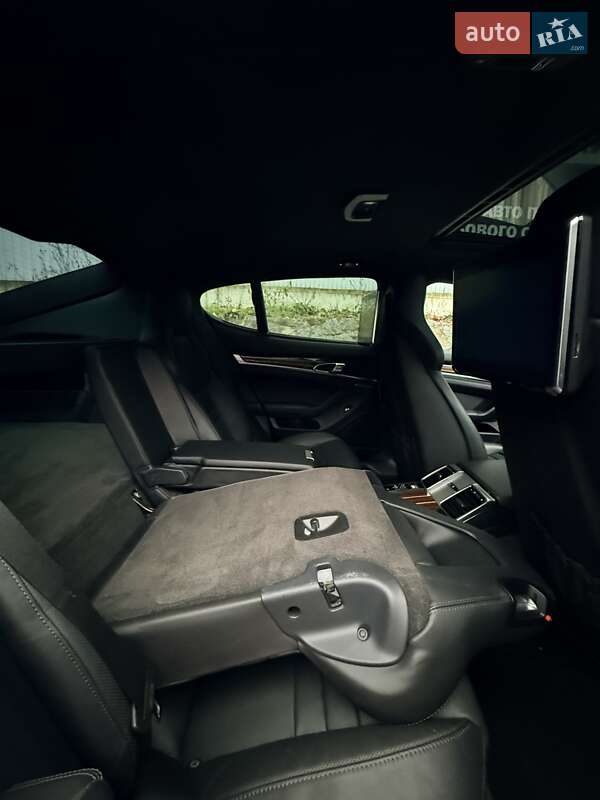 Фастбек Porsche Panamera 2016 в Києві