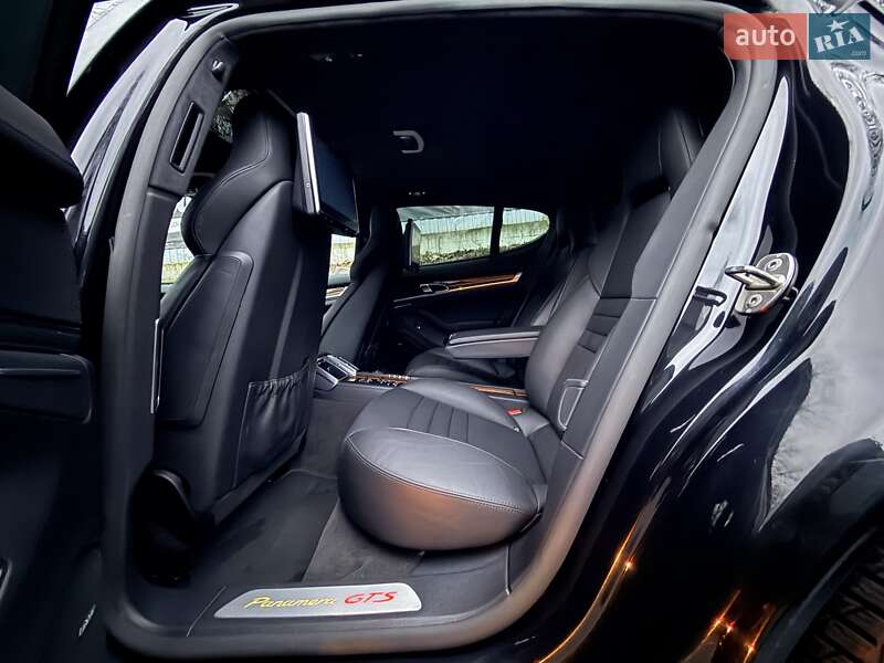 Фастбек Porsche Panamera 2016 в Києві