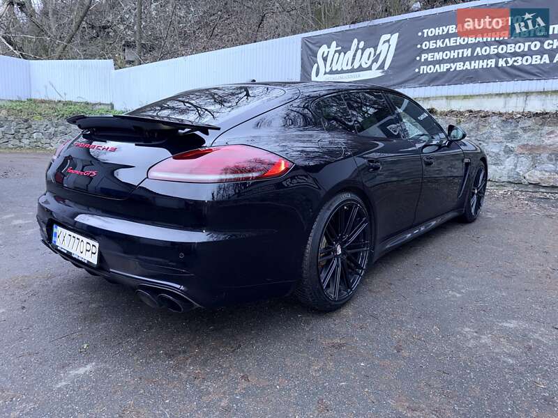 Фастбек Porsche Panamera 2016 в Києві