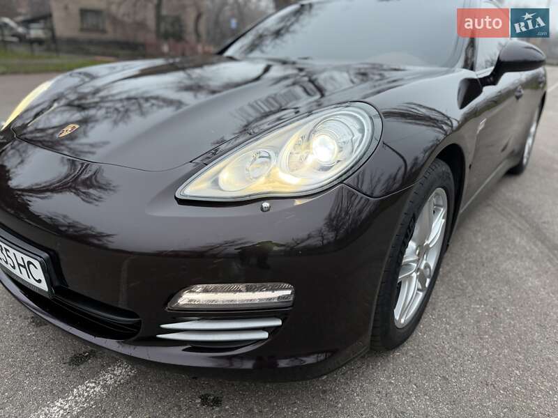 Фастбэк Porsche Panamera 2012 в Кривом Роге фото 12 Фастбэк Porsche Panamera 2012 в Кривом Роге
