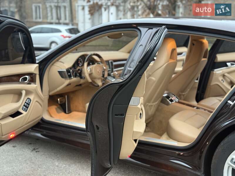Фастбэк Porsche Panamera 2012 в Кривом Роге фото 28 Фастбэк Porsche Panamera 2012 в Кривом Роге
