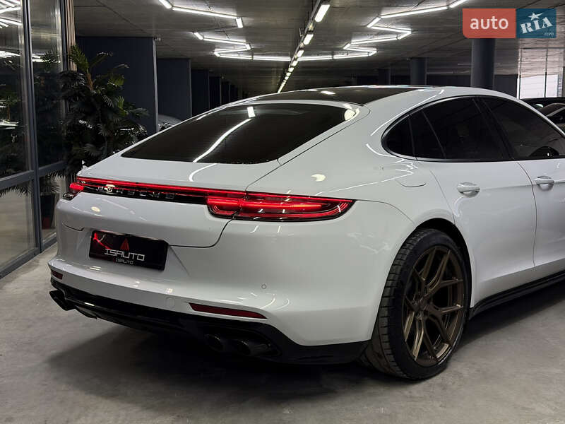 Фастбек Porsche Panamera 2017 в Одесі