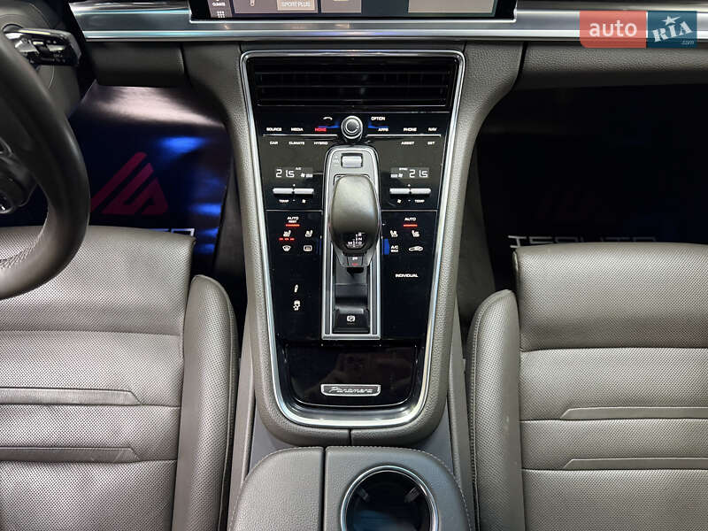 Фастбек Porsche Panamera 2017 в Одесі