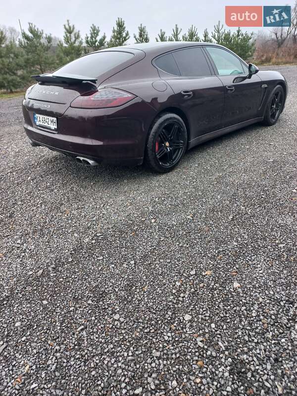 Фастбэк Porsche Panamera 2010 в Виннице