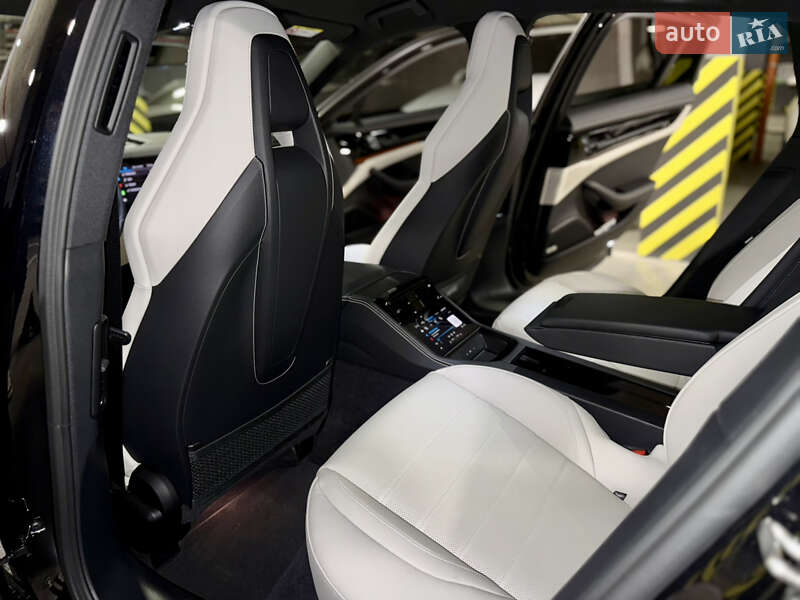 Фастбэк Porsche Panamera 2024 в Киеве