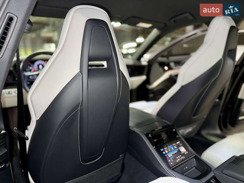 Фастбэк Porsche Panamera 2024 в Киеве