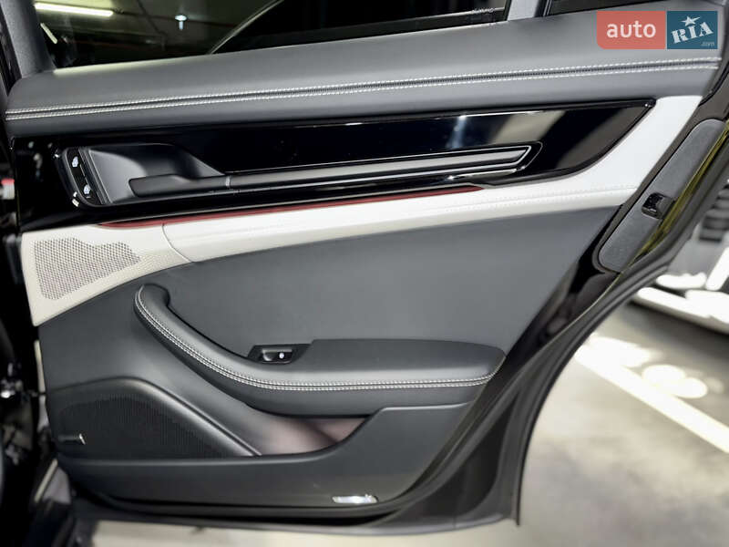 Фастбэк Porsche Panamera 2024 в Киеве