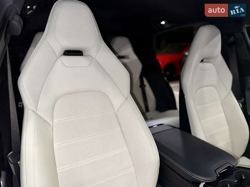 Фастбэк Porsche Panamera 2024 в Киеве