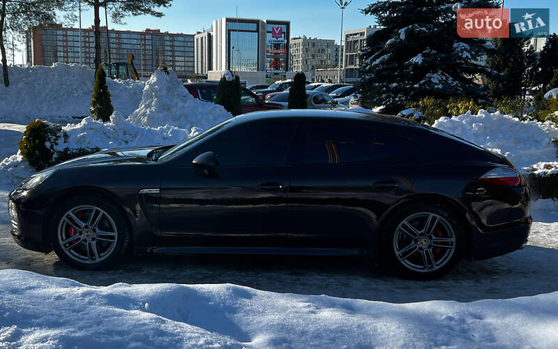Фастбэк Porsche Panamera 2013 в Львове