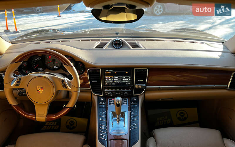 Фастбэк Porsche Panamera 2013 в Львове