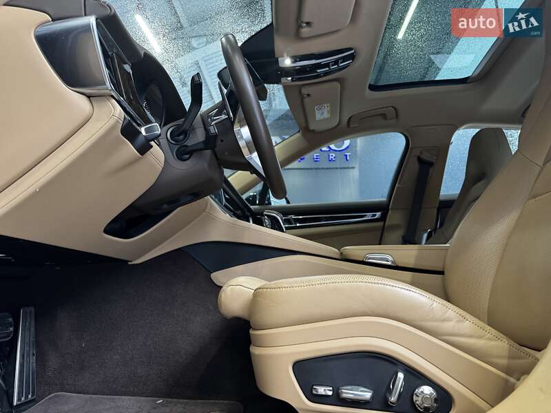 Фастбэк Porsche Panamera 2017 в Киеве фото 22 Фастбэк Porsche Panamera 2017 в Киеве
