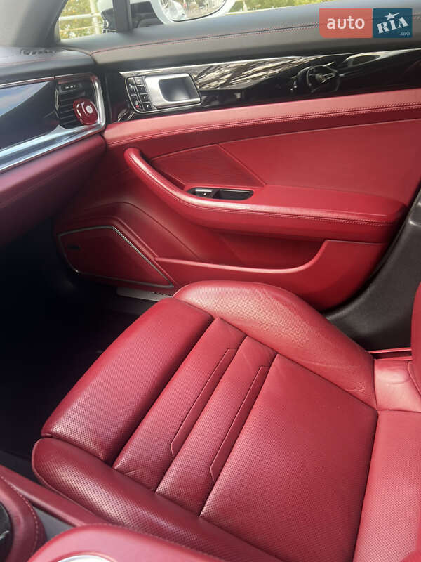 Фастбек Porsche Panamera 2018 в Києві