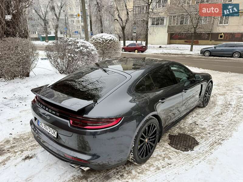 Фастбэк Porsche Panamera 2017 в Киеве фото 23 Фастбэк Porsche Panamera 2017 в Киеве
