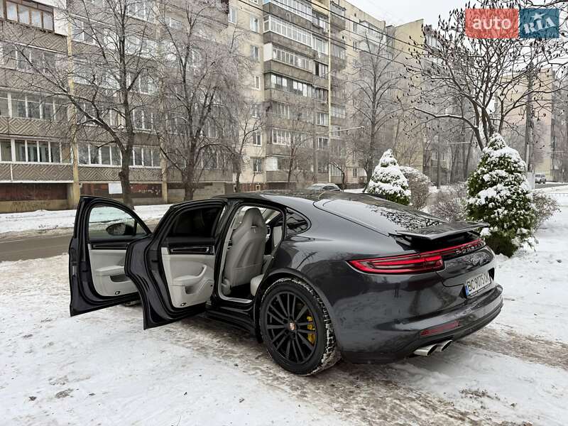 Фастбэк Porsche Panamera 2017 в Киеве фото 33 Фастбэк Porsche Panamera 2017 в Киеве